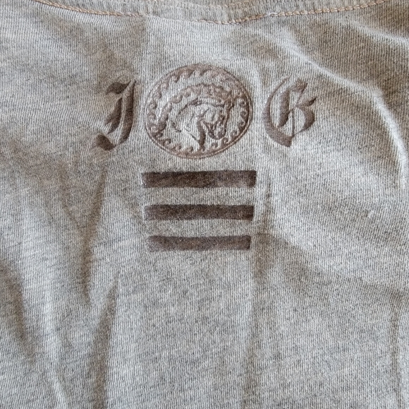 Distressed t-shirt - Picture 3 of 3